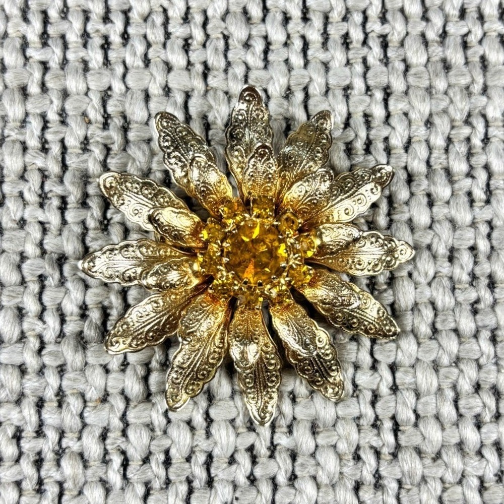 Vintage 50s Gold Amber Rhinestone Sunburst Brooch Pin Filigree Etched‎